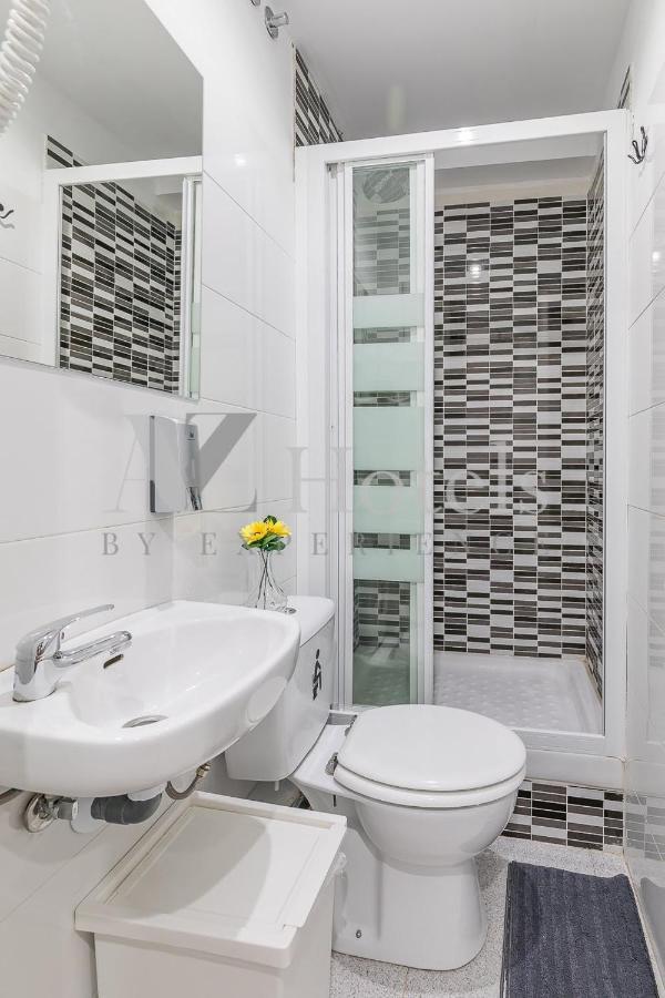 Ayz Sierra De Meira - Auto Check-In Property (Adults Only) Madrid Luaran gambar